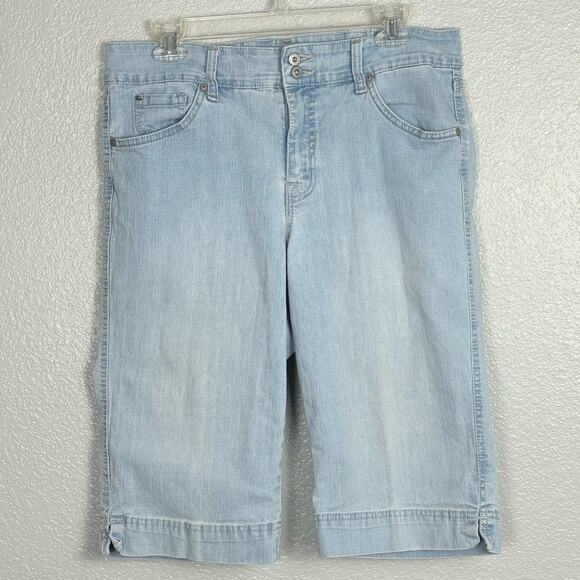 Women's Size 12 Light Wash Brady Style Bermuda Length Light Wash Shorts Pants - Picture 1 of 10